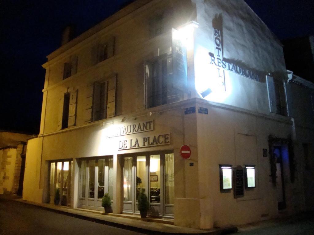 Hotel Restaurant De La Place Saint-Jean-dʼAngély Eksteriør bilde